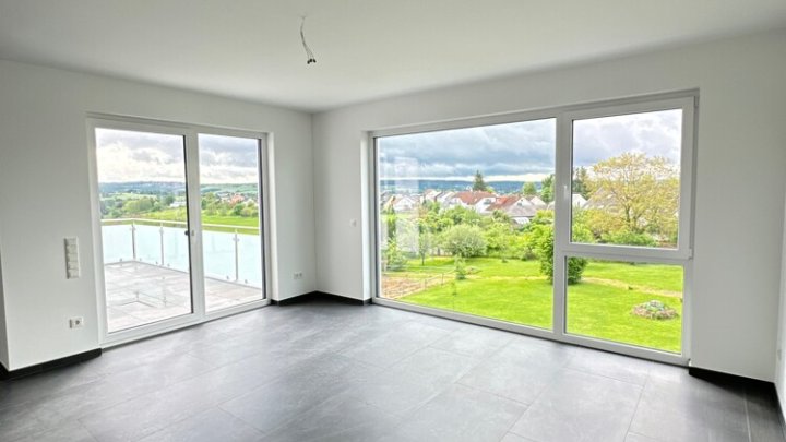 Neuwertiges Penthouse mit EBK + 3 Stellplätzen in Energie-Effizienzhaus
