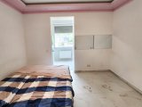 Schlafzimmer mit Bad en Suite im Obergeschoss