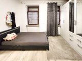 Fast 16 m² großes Schlafzimmer im Erdgeschoss