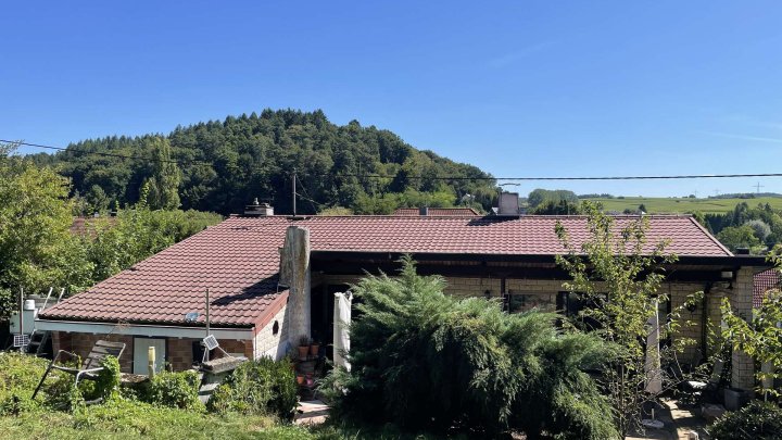 Einfamilienhaus in Erbringen mit großem Grundstück