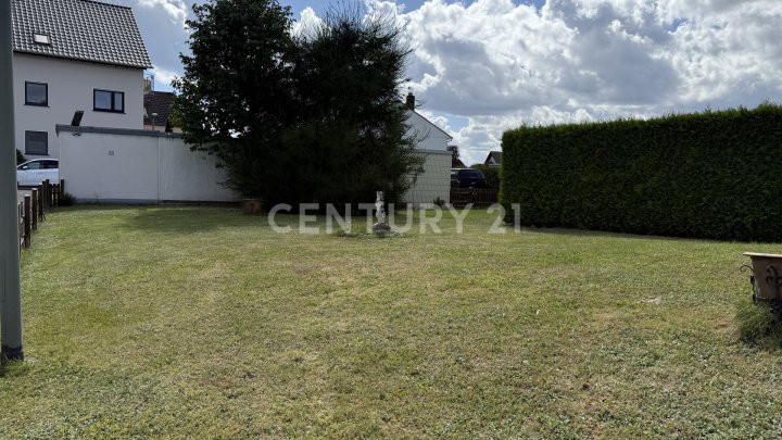 Bungalow, Garten, zwei Terrassen, Bonus-Bauplatz –Platz für Träume, Gartenpartys und Abenteuer!