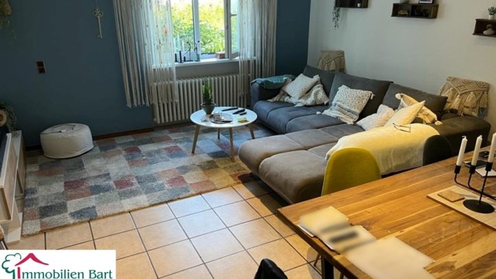 VIS À VIS L-WORMELDANGE: HAUS MIT 3 WOHNUNGEN, 4 GARAGEN + VIEL PLATZ