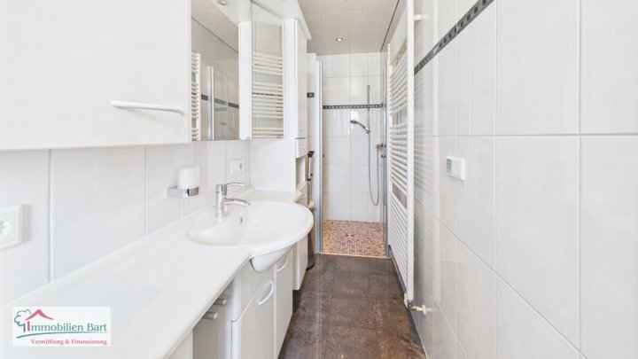 BECKINGEN: WOHNHAUS MIT GARTEN UND GARAGE!