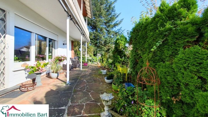 WEISKIRCHEN: GROSSES, GEPFL. WOHNHAUS MIT EHEM. GEWERBEEINHEIT!