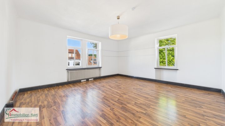 NALBACH: VILLA / BÜROGEBÄUDE AUF 30 AR!