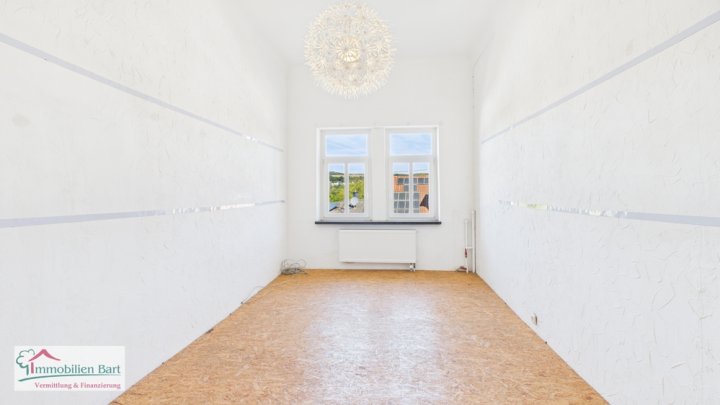 NALBACH: VILLA / BÜROGEBÄUDE AUF 30 AR!