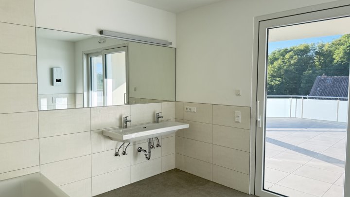 Erstbezug: Penthouse mit einmaliger Dachterrasse in zentraler Lage von Siersburg zu verkaufen