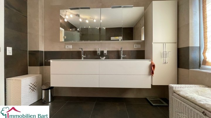 SOFORT BEZUGSFERTIG! / SICHT NACH LUXEMBURG! 120 M² WOHNUNG MIT GARTEN UND GARAGE