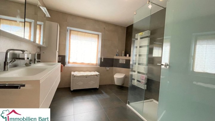 SOFORT BEZUGSFERTIG! / SICHT NACH LUXEMBURG! 120 M² WOHNUNG MIT GARTEN UND GARAGE