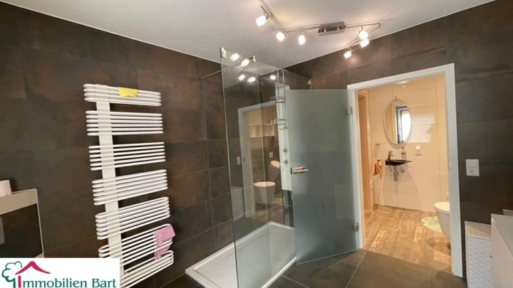 SOFORT BEZUGSFERTIG! / SICHT NACH LUXEMBURG! 120 M² WOHNUNG MIT GARTEN UND GARAGE