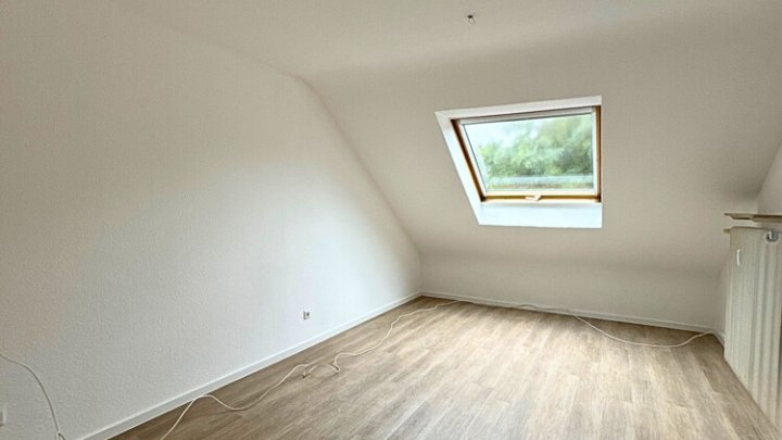 Renovierte 4 ZKB-Dachgeschosswohnung in zentraler Lage Rastpfuhl