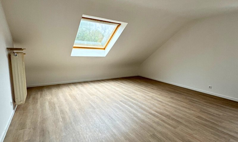 Renovierte 4 ZKB-Dachgeschosswohnung in zentraler Lage Rastpfuhl