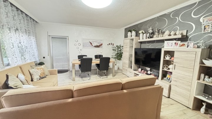 Ein-Zweifamilienhaus in Fischbach