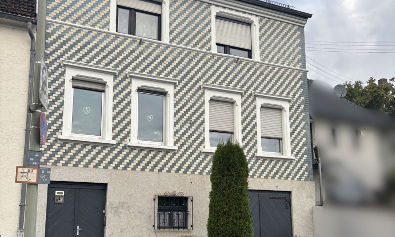 Ein-Zweifamilienhaus in Fischbach