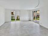 Küche- Essbereich mit Zugang zur Terrasse