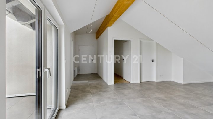 Modernes Wohnen trifft Dachgeschoss-Charme – exklusives Neubau-Highlight