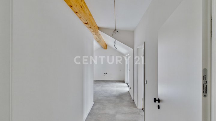 Modernes Wohnen trifft Dachgeschoss-Charme – exklusives Neubau-Highlight