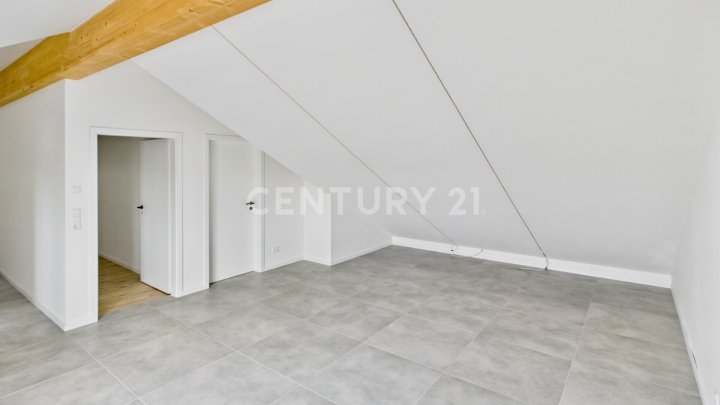 Modernes Wohnen trifft Dachgeschoss-Charme – exklusives Neubau-Highlight