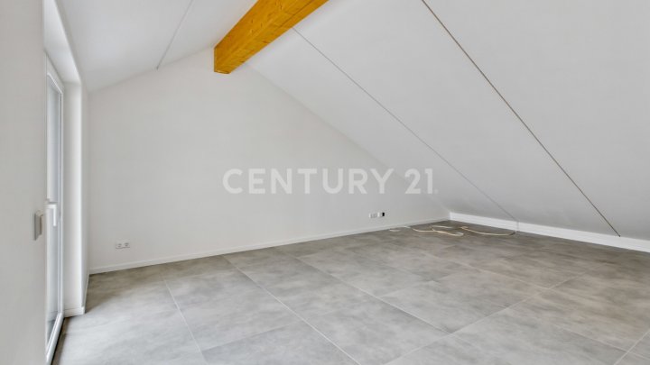 Wohnen unterm Dach mit Charme – Neubau-Highlight im Erstbezug in Schönenberg-Kübelberg