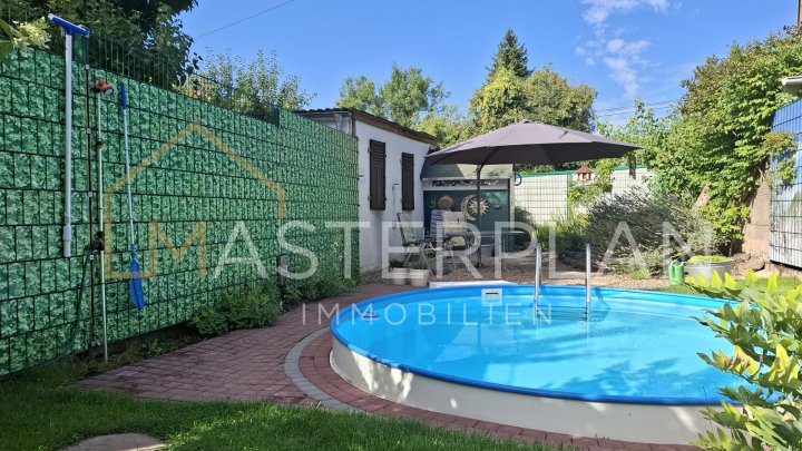 Charmantes Reihenmittelhaus mit Pool