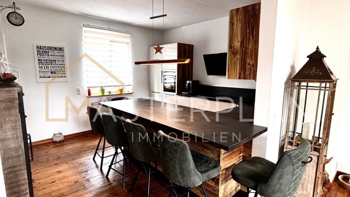 Charmantes Reihenmittelhaus mit Pool