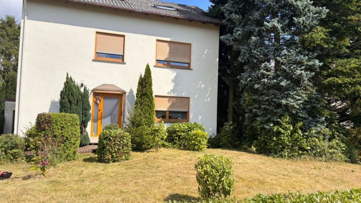 Großzügiges 1-2 Familienhaus und großem Grundstück in sehr ruhiger Lage von Schiffweiler
