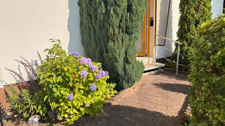 Großzügiges 1-2 Familienhaus und großem Grundstück in sehr ruhiger Lage von Schiffweiler