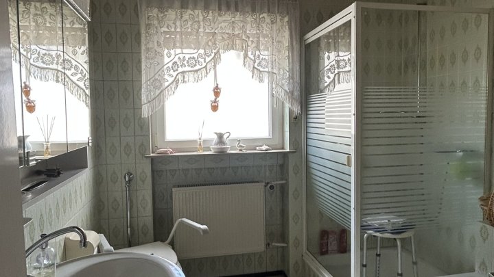 Großzügiges 1-2 Familienhaus und großem Grundstück in sehr ruhiger Lage von Schiffweiler