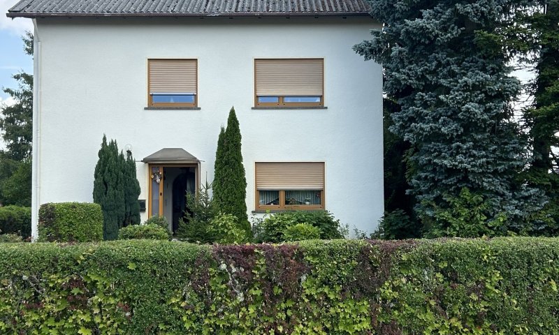 Großzügiges 1-2 Familienhaus und großem Grundstück in sehr ruhiger Lage von Schiffweiler