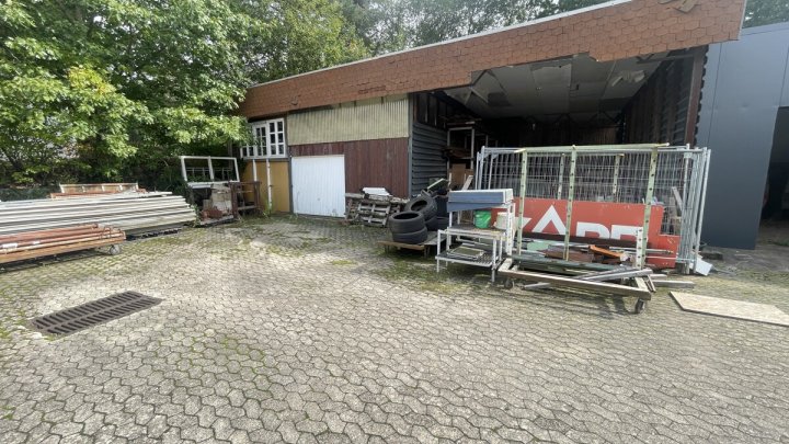 Wohn- und Gewerbeobjekt mit 4 Wohneinheiten und großen Hallenflächen