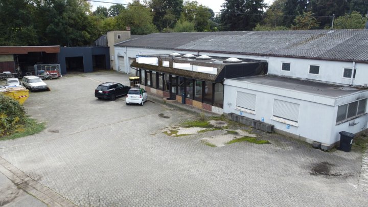 Wohn- und Gewerbeobjekt mit 4 Wohneinheiten und großen Hallenflächen