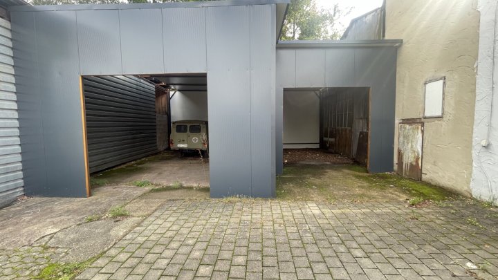 Wohn- und Gewerbeobjekt mit 4 Wohneinheiten und großen Hallenflächen