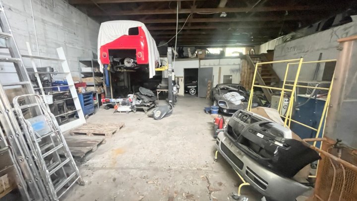 Wohn- und Gewerbeobjekt mit 4 Wohneinheiten und großen Hallenflächen