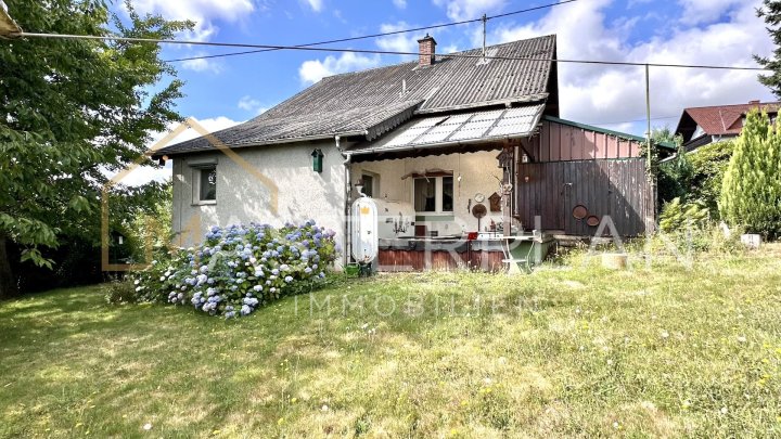 Freistehendes Einfamilienhaus mit Garten in Aschbach