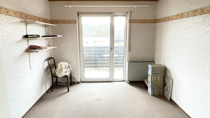 Freistehendes Einfamilienhaus mit Einliegerwohnung und großem Garten