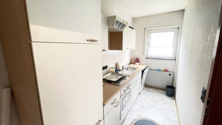 Freistehendes Einfamilienhaus mit Einliegerwohnung und großem Garten