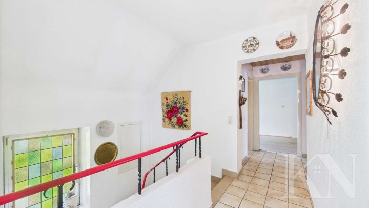 Doppelhaushälfte mit großem Garten, Grillhütte & Baugrundstück – seltene Gelegenheit!