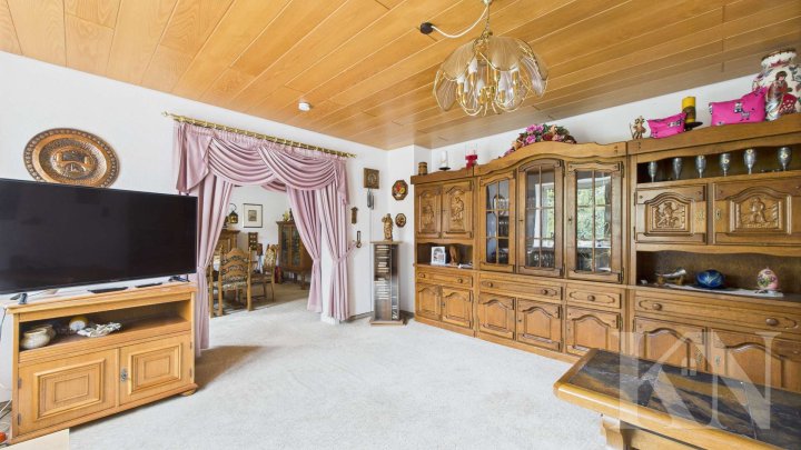 Doppelhaushälfte mit großem Garten, Grillhütte & Baugrundstück – seltene Gelegenheit!