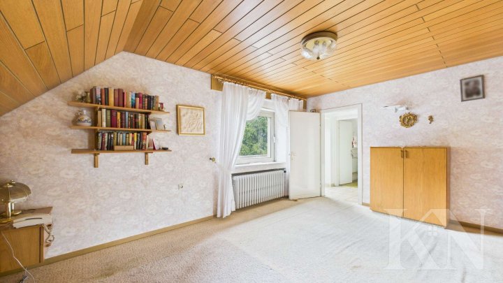 Doppelhaushälfte mit großem Garten, Grillhütte & Baugrundstück – seltene Gelegenheit!