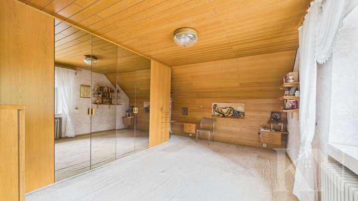 Doppelhaushälfte mit großem Garten, Grillhütte & Baugrundstück – seltene Gelegenheit!