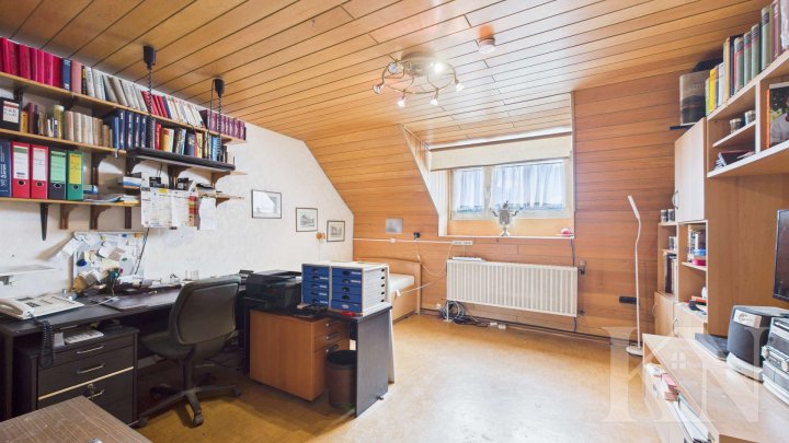 Doppelhaushälfte mit großem Garten, Grillhütte & Baugrundstück – seltene Gelegenheit!