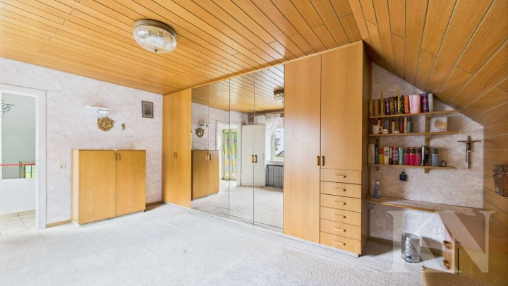 Doppelhaushälfte mit großem Garten, Grillhütte & Baugrundstück – seltene Gelegenheit!