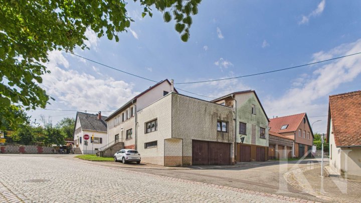 Mehrfamilienhaus mit großem Potenzial in Gersheim – PV-Anlage und separate Scheune