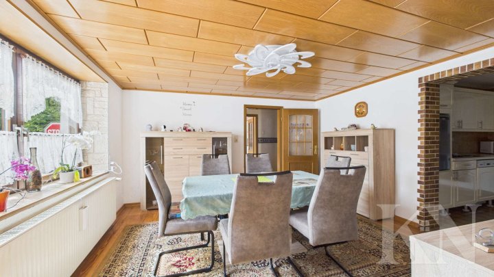 Mehrfamilienhaus mit großem Potenzial in Gersheim – PV-Anlage und separate Scheune