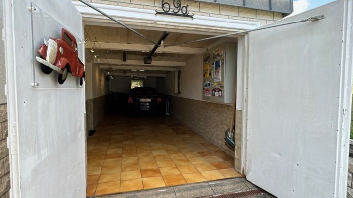 Sehr gepflegtes 2-Familienhaus mit Gartenparadies + Garage