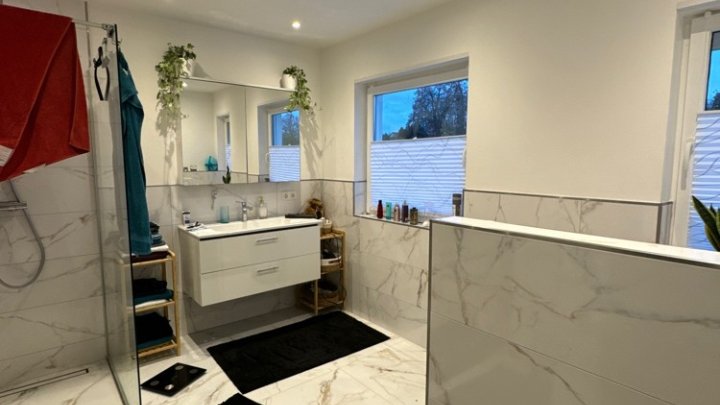 Sehr gepflegtes 2-Familienhaus mit Gartenparadies + Garage