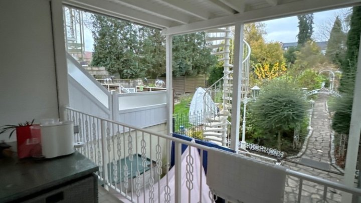 Sehr gepflegtes 2-Familienhaus mit Gartenparadies + Garage