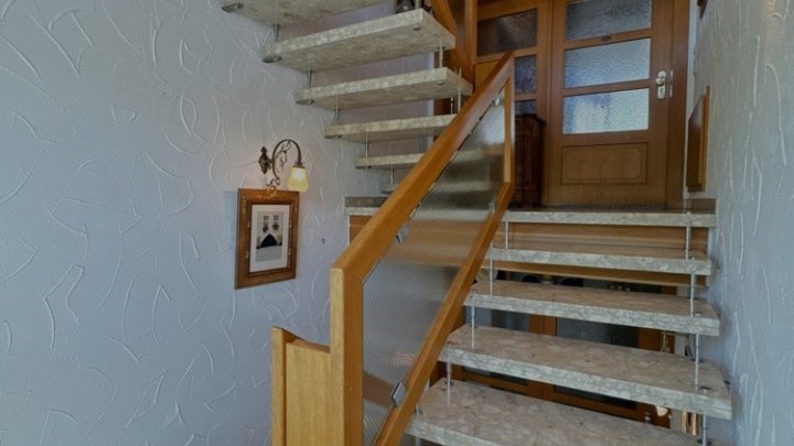 Sehr gepflegtes 2-Familienhaus mit Gartenparadies + Garage