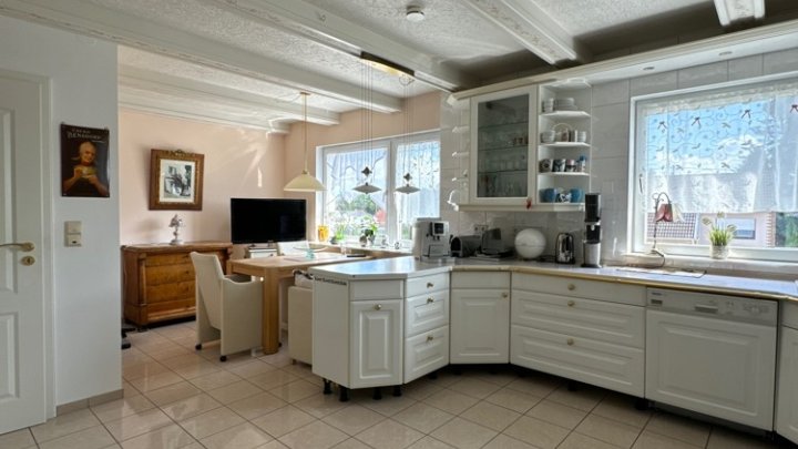 Sehr gepflegtes 2-Familienhaus mit Gartenparadies + Garage