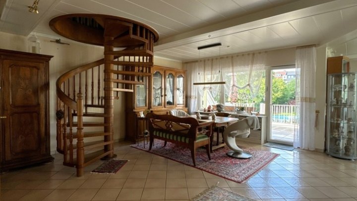 Sehr gepflegtes 2-Familienhaus mit Gartenparadies + Garage